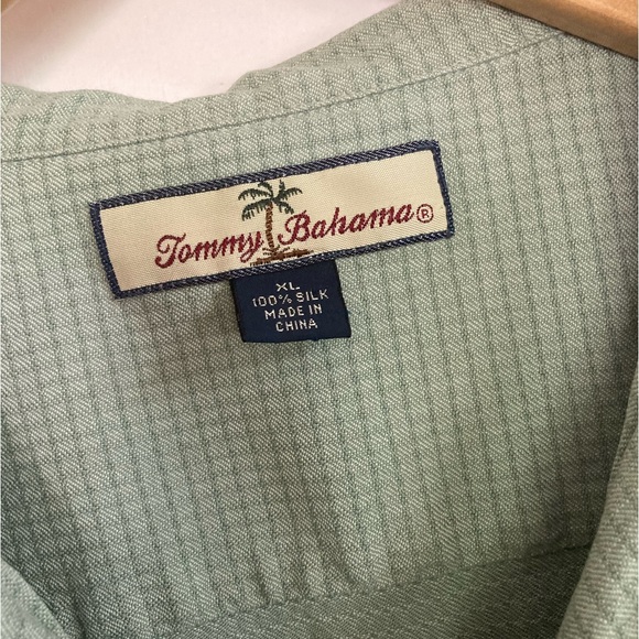 Tommy Bahama 100% Silk Short Sleeve Button Down - Picture 2 of 4